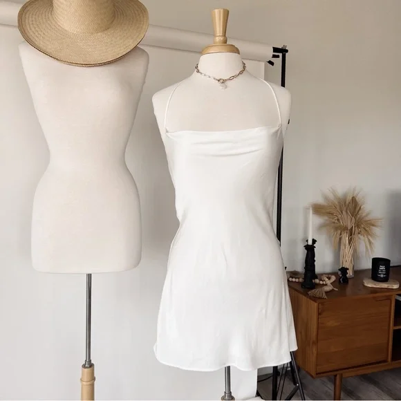 NWT CREAM WHITE SILKY BACKLESS DRESS - Picture 2 of 8